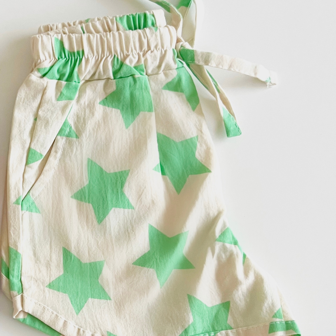 Green star shorts